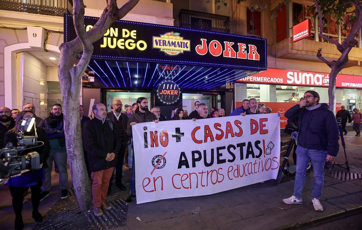 Un momento de la movilización contra las casas de apuestas en Alicante