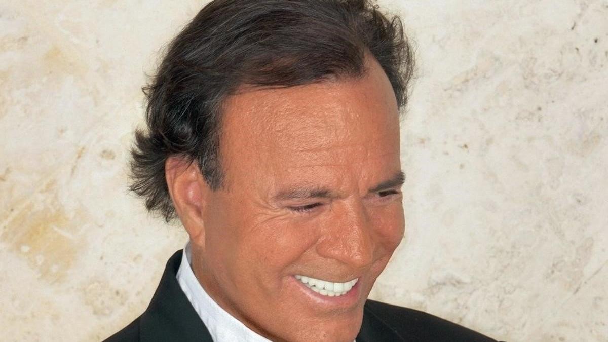 zentauroepp53043077 05 02 2020 julio iglesias portada concierto car simo  europa200408145115