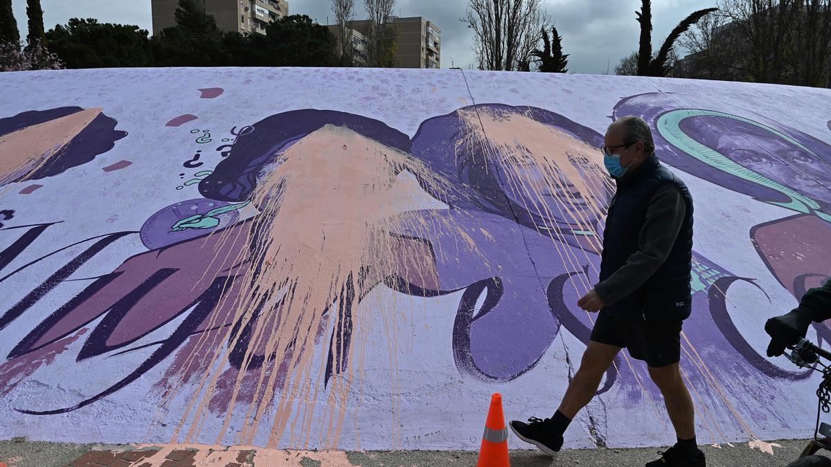 El mural feminista de Alcalá de Henares amanece vandalizado