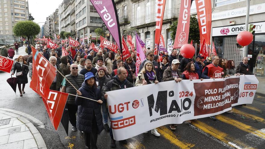El Primero de Mayo resiste a la lluvia e inunda Vigo por el pleno empleo