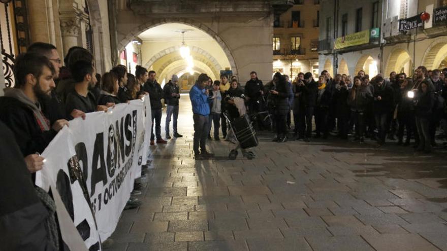 Concentració de suport als encausats per l&#039;ocupació de les vies de l&#039;AVE