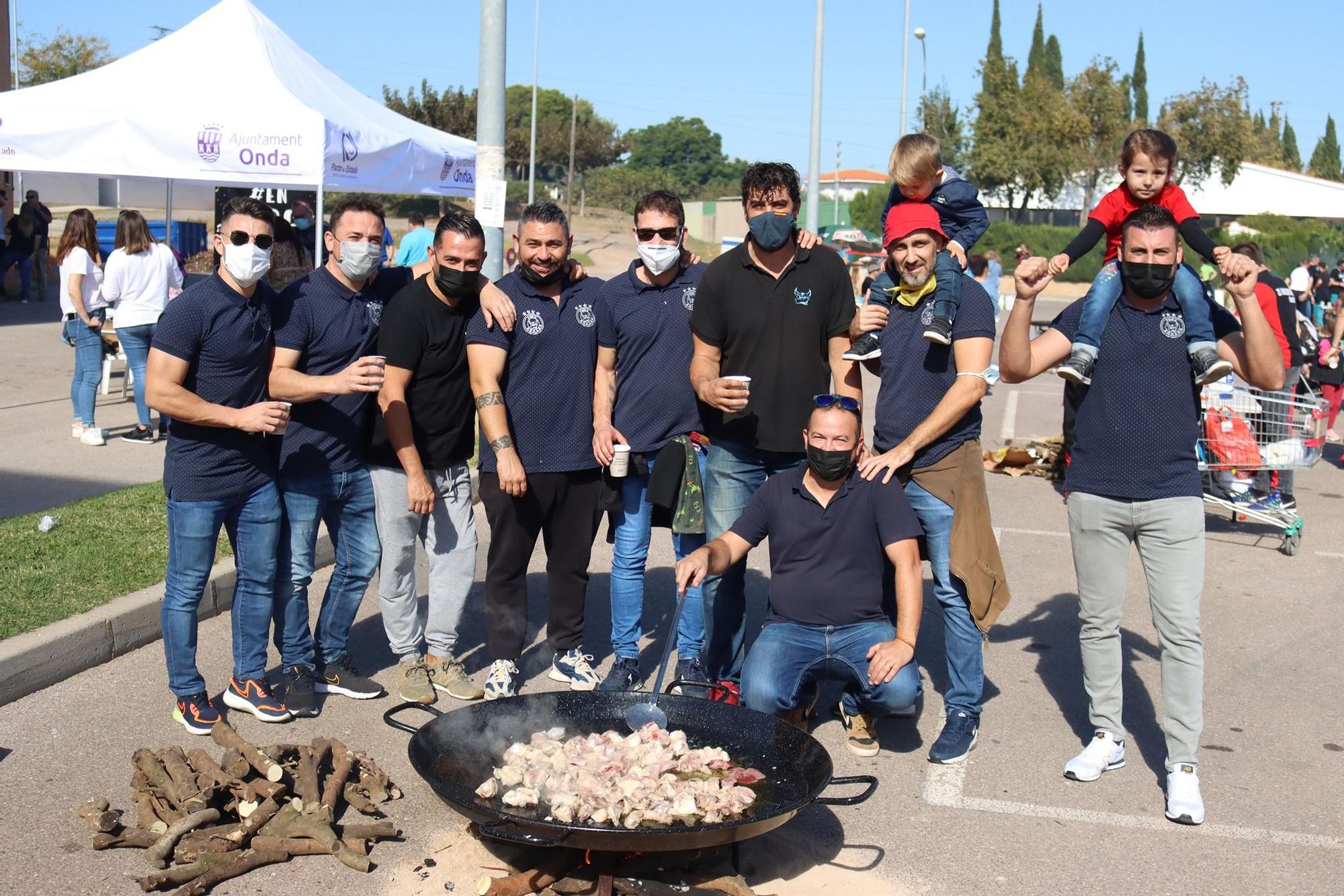 Lo mejor del pasacalle infantil, las paellas y la ofrenda a la Esperanza en el lunes de la Fira d'Onda