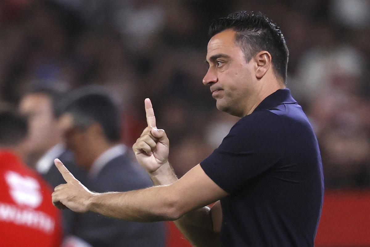 Xavi durante el partido, su último como entrenador del Barça, en el Sánchez Pizjuán ante el Sevilla.