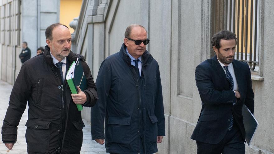 El juez prohíbe salir del país al exdirectivo de Acciona y destaca su "confianza" en la "influencia" de Cerdán para conseguir obras