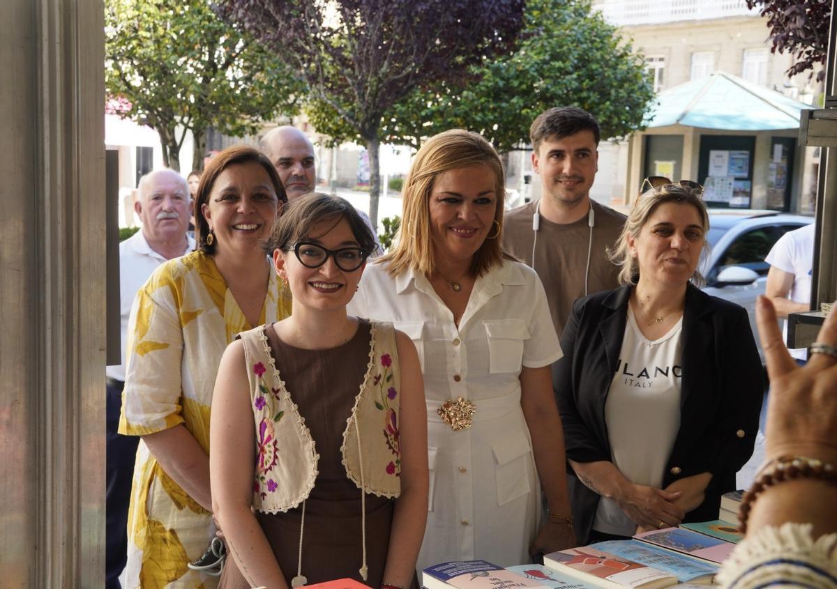 La alcaldesa Digna Rivas con sus compañeros de corporación en una de las casetas.
