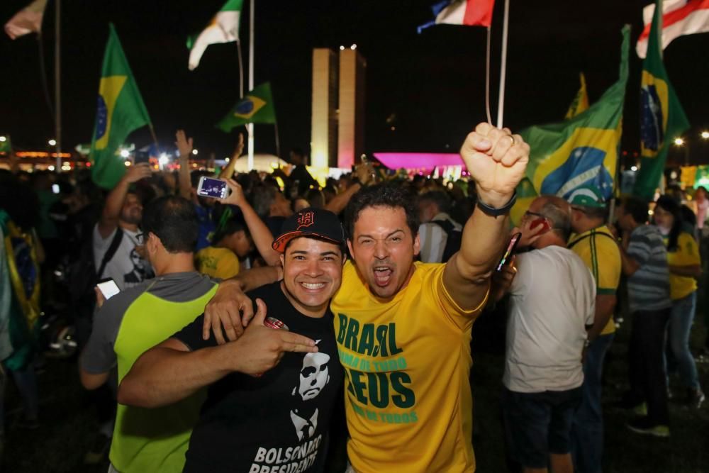 Los seguidores de Bolsonaro celebran su victoria