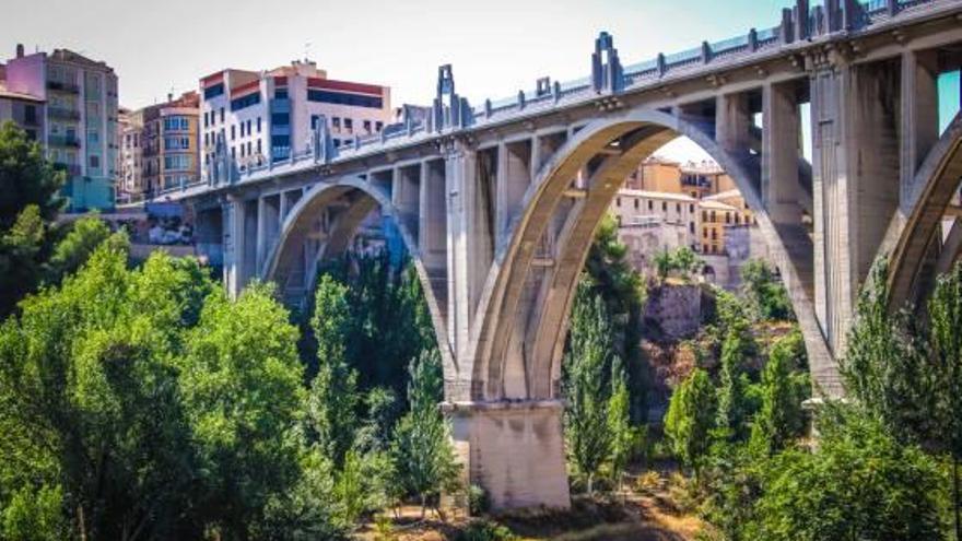 El Ayuntamiento encarga un estudio sobre el deterioro del hormigón del puente de San Jorge
