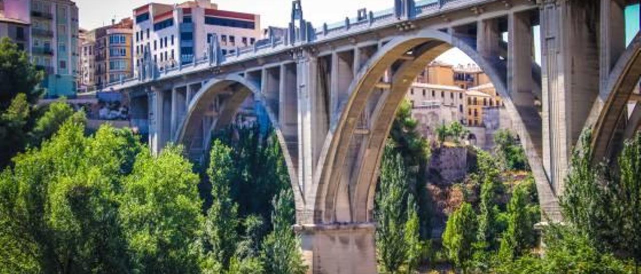 El Ayuntamiento encarga un estudio sobre el deterioro del hormigón del puente de San Jorge