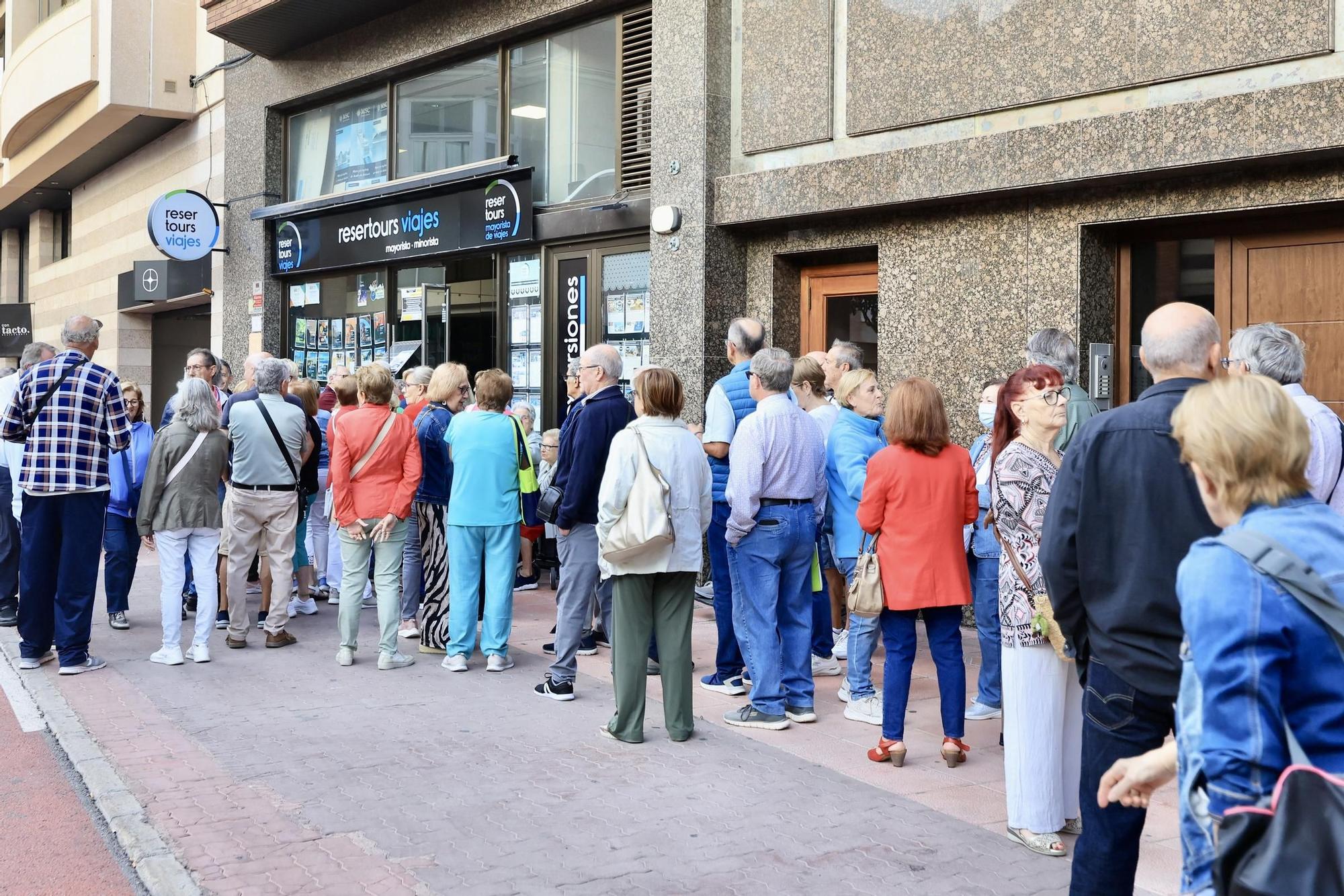 Alud de jubilados en las agencias de Castellón para 'cazar' un viaje del Imserso