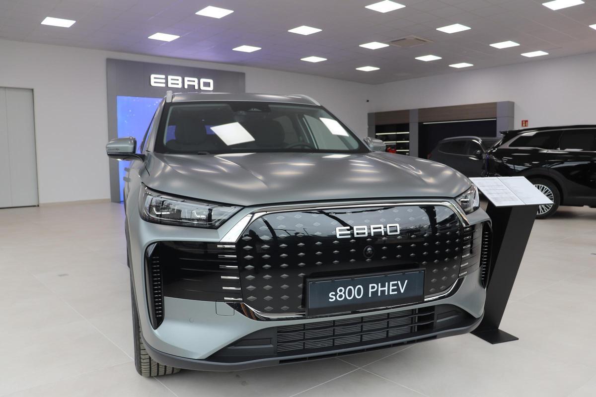 El s800 PHEV en la exposición de Leza Motor en Capellanías.