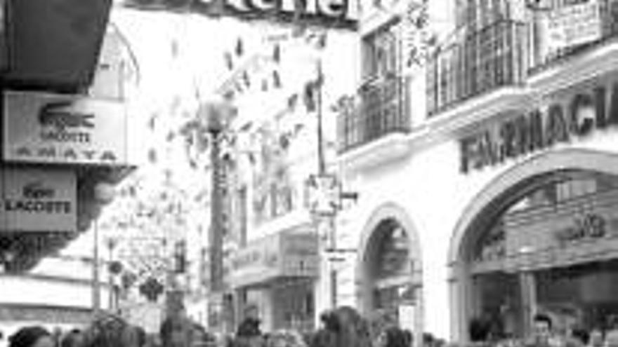 El mercadillo del centro recibe cientos de visitas