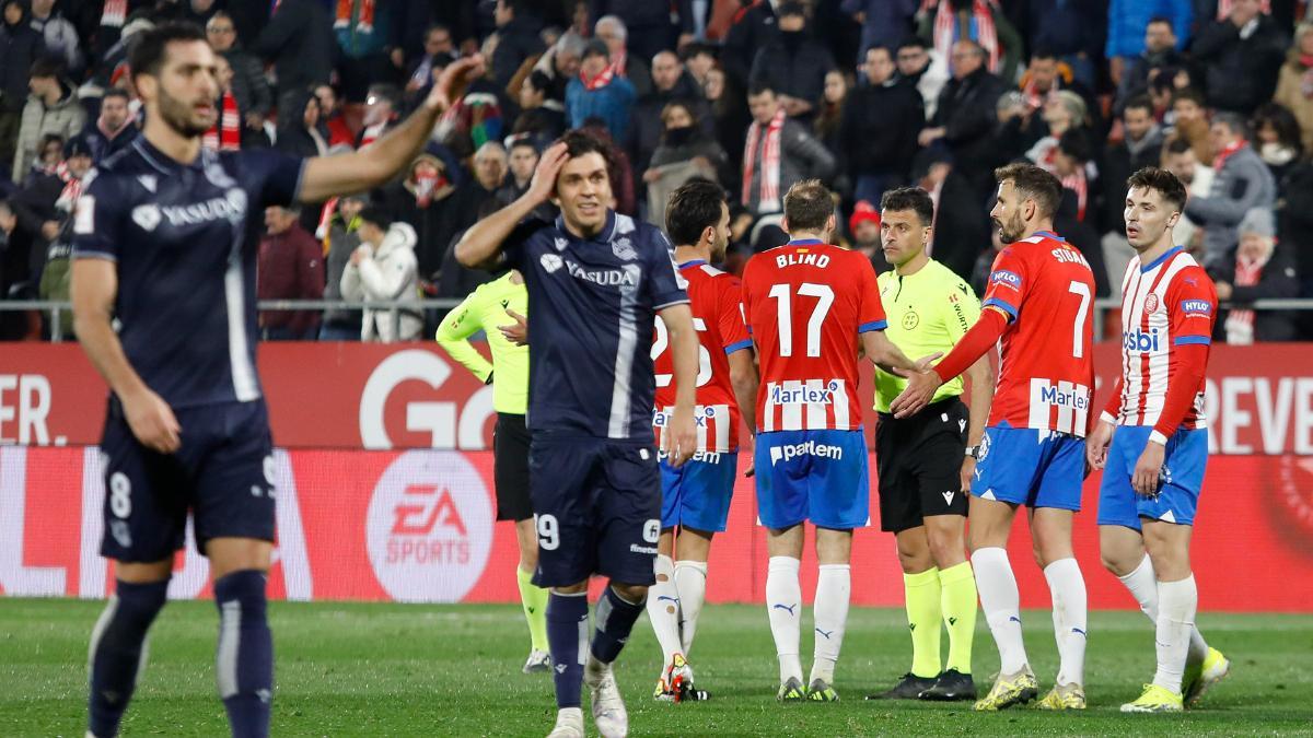 La actuación arbitral de Gil Manzando condicionó el desenlace del Girona-Real Sociedad