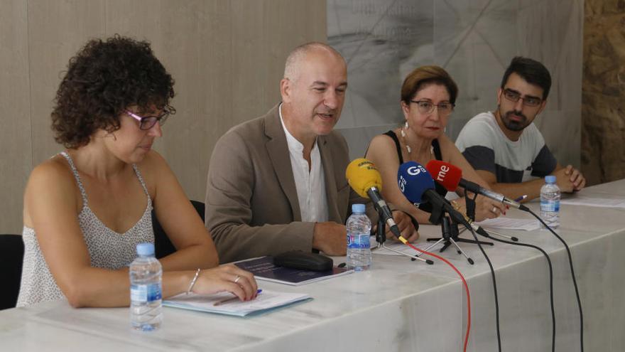 La vicerectora de la UdG d&#039;Estudiants, Laura Vall-llosera, el rector, Quim Salvi; la presidenta del Consell Social, Rosa Núria Aleixandre, i el coordinador del Consell d&#039;Estudiants, Isaac Corona