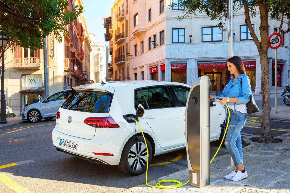 Cambiarse al coche eléctrico, una de las prácticas más habituales