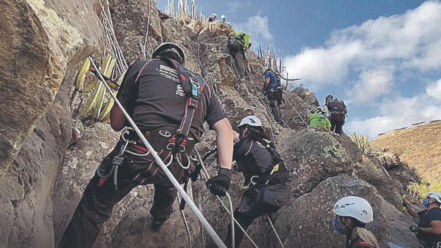 Jóvenes isleños se forman en trabajo vertical para las instalaciones fotovoltaicas