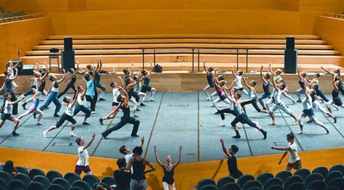 Ensayo de los bailarines durante la edición 2013 del IBStage en Barcelona.