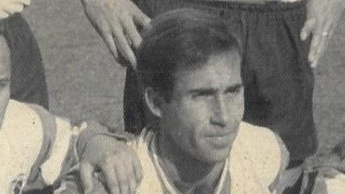 Ricardo Lapetra posando en la previa de un partido.