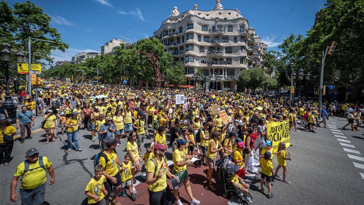 Manifestación de docentes, familias y entidades educativas para reclamar un nuevo modelo de escuela en Catalunya