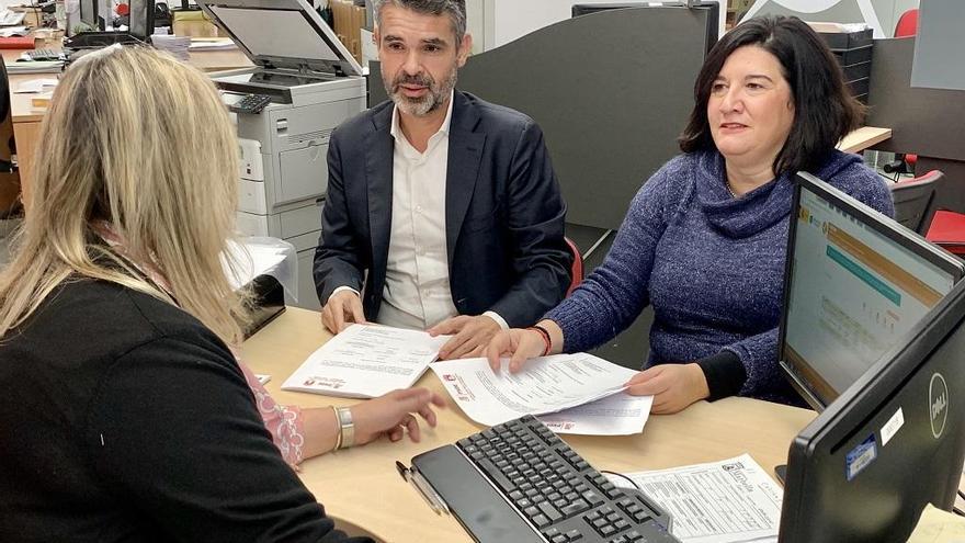 Bernal y Fernández, ayer, en el Registro de Entrada del Ayuntamiento.