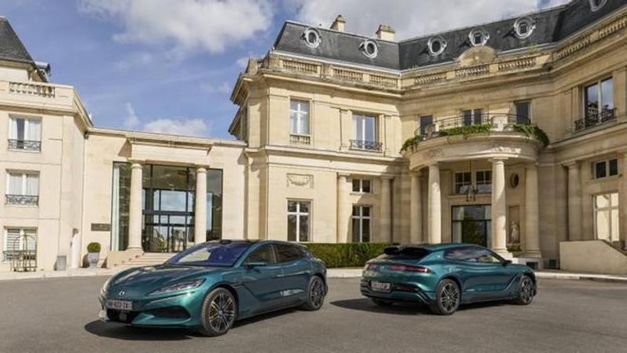 Denza debuta en Paris como marca de lujo de BYD en Europa