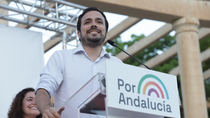 El ministro Garzón achaca a Juanma Moreno políticas de recortes y pide a los votantes que actúen