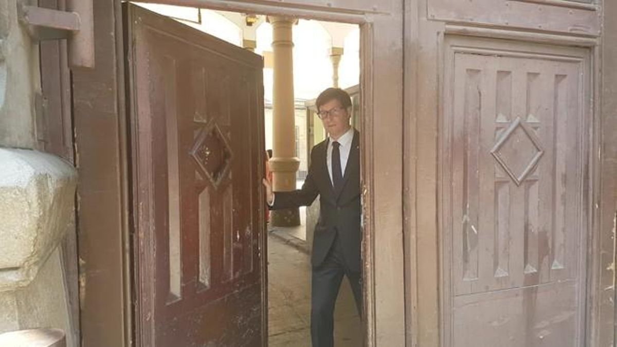 El conseller Carles Mundó ha protagonitzat el tancament de la porta principal.