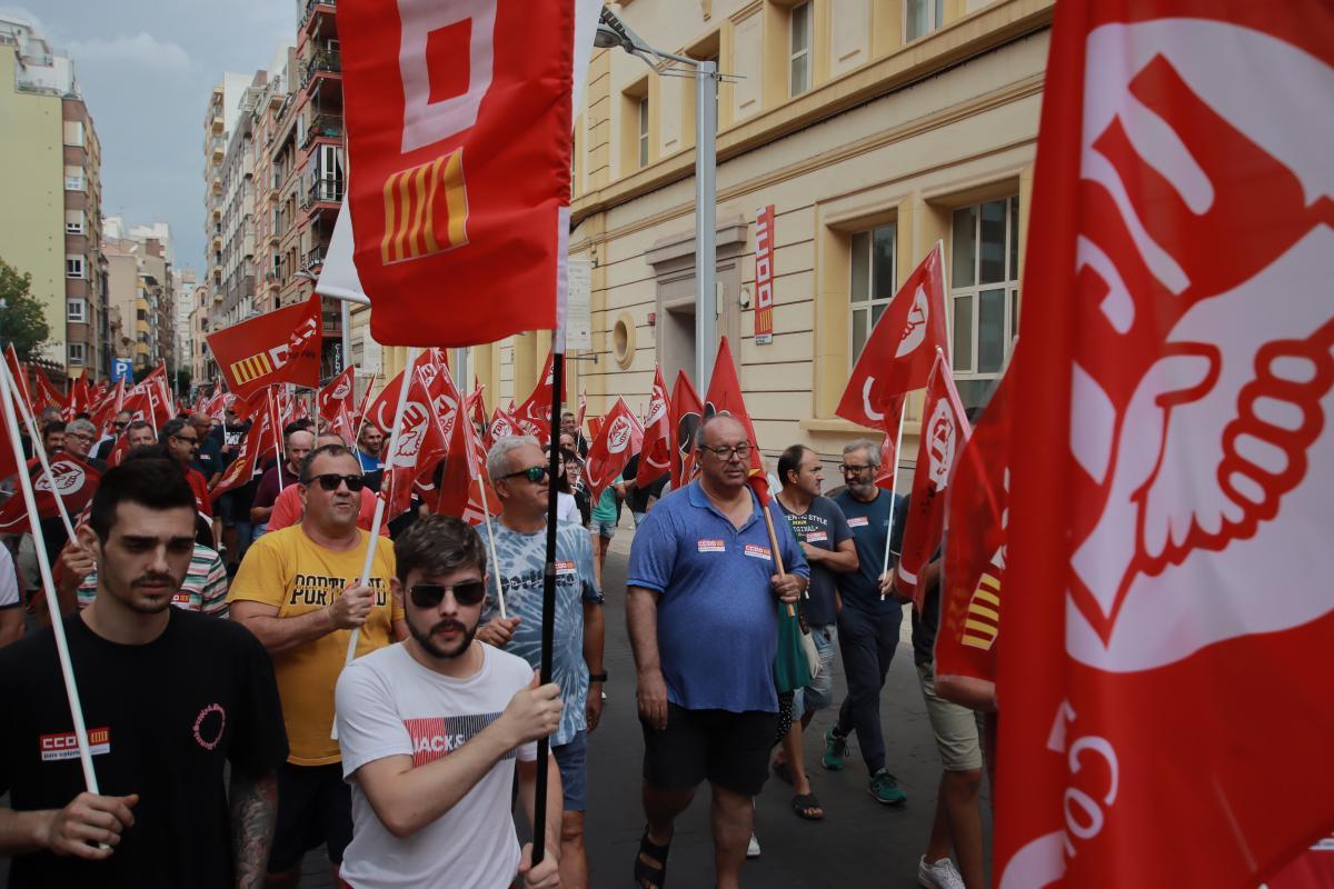 Los sindicatos se manifestaron este otoño para reivindicar el convenio, pero la crisis de la cerámica en Castellón ha interrumpido la negociación y las protestas.