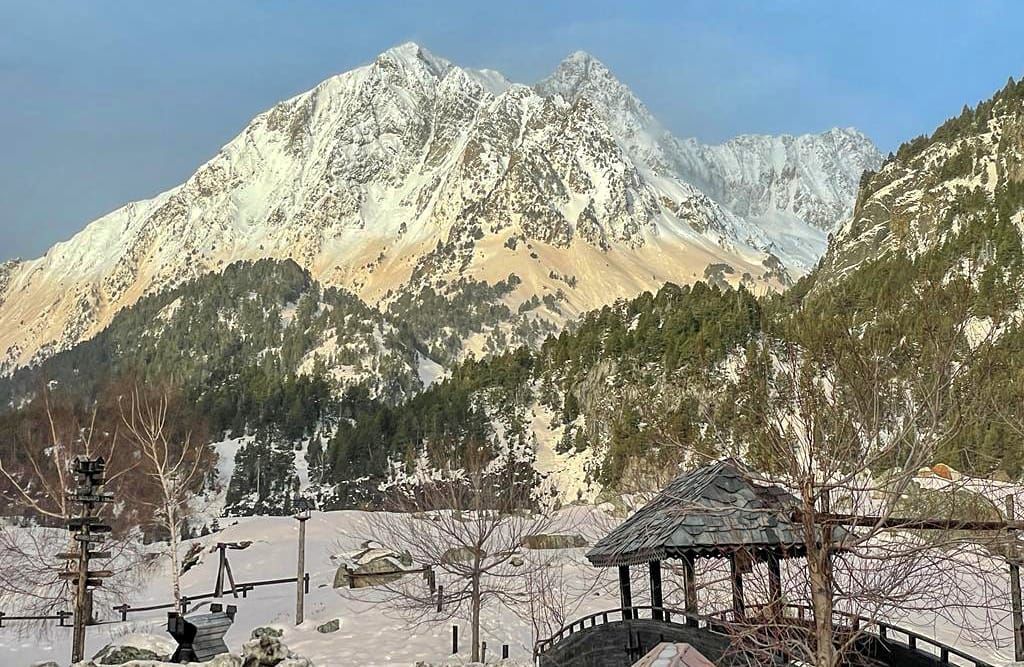 La pols sahariana tenyeix de marró el Pirineu