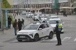 Taxistas de A Coruña responden a los VTC: "Un déficit de servicio no se cubre con una ilegalidad"