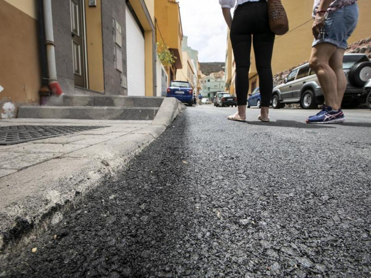 01.07.19. Las Palmas de Gran Canaria.- Vecinos de Cañada Honda se quejan del mal asfaltado de las calles. Foto Quique Curbelo  | 01/07/2019 | Fotógrafo: Quique Curbelo