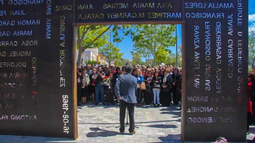 Ibi ya cuenta con un monumento que recuerda a las víctimas del accidente en la fábrica Mirafé.
