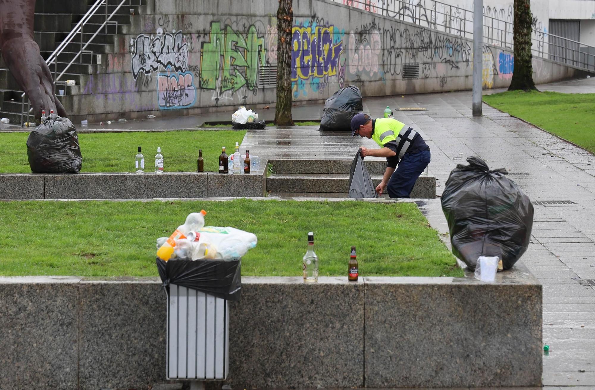 Botellón en Vigo: La Praza da Estrela sufre la resaca del lunes de Entroido