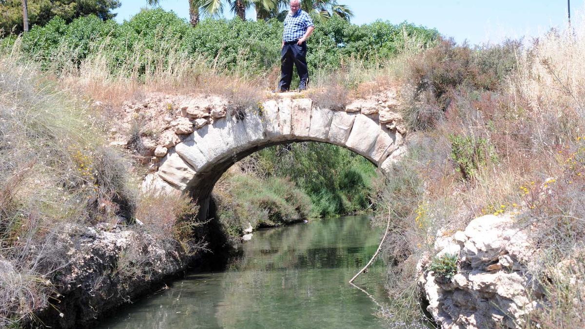 Puente y canal medieval del Acequión en Torrevieja