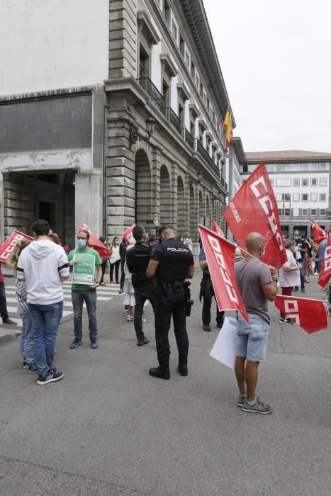 Protesta de profesorado en Oviedo