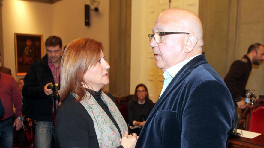 Pilar Marcos y Manuel Padín, ayer antes del pleno.