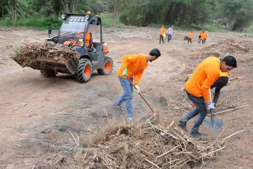 Neteja de la vora del riu Cardener a càrrec dels membres i voluntaris del projecte Invulnerables