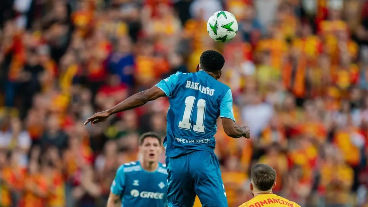 El Betis rompe el techo al ritmo de Bakambu