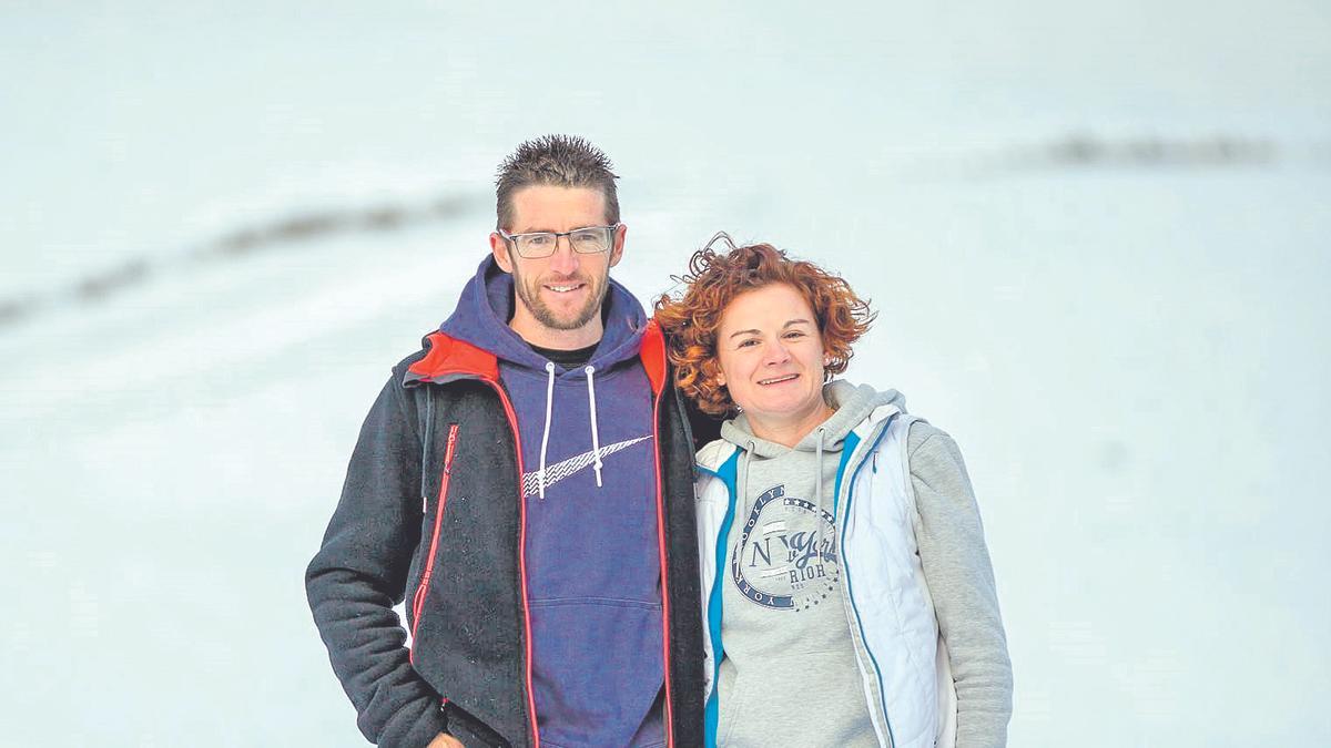 Inmaculada Garro y su marido, Francisco Cortés, en los alpes suizos.