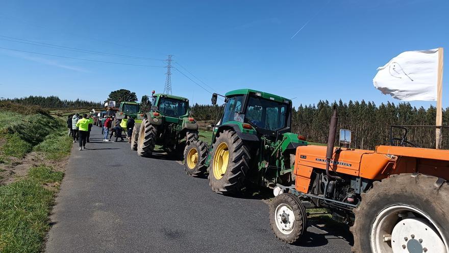 Tractorada de la plataforma contra la central de bombeo en Cornanda, Brión