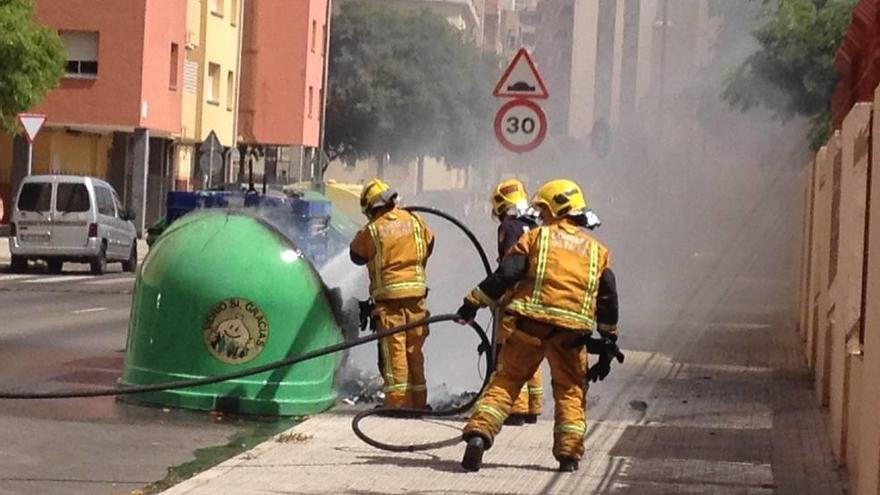 Sofocado un contenedor en llamas en Palma