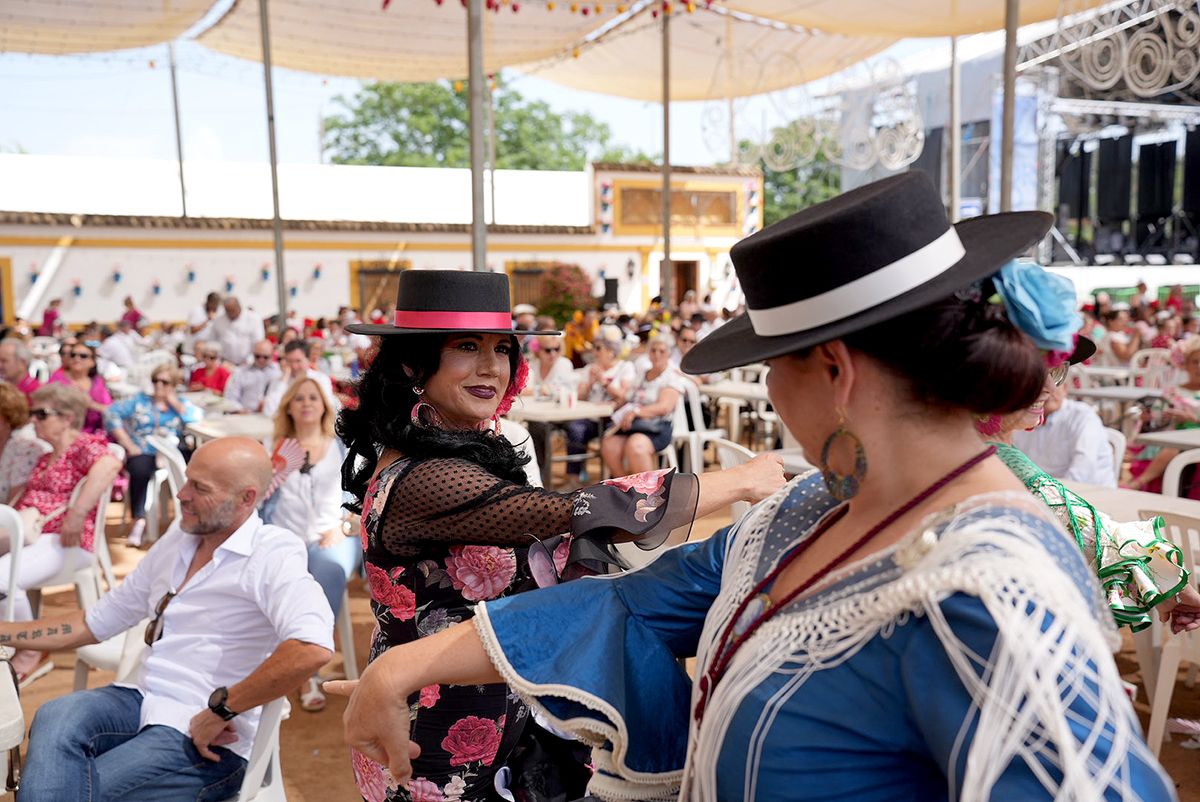 Un jueves brillante y soleado dispara la fiesta en El Arenal