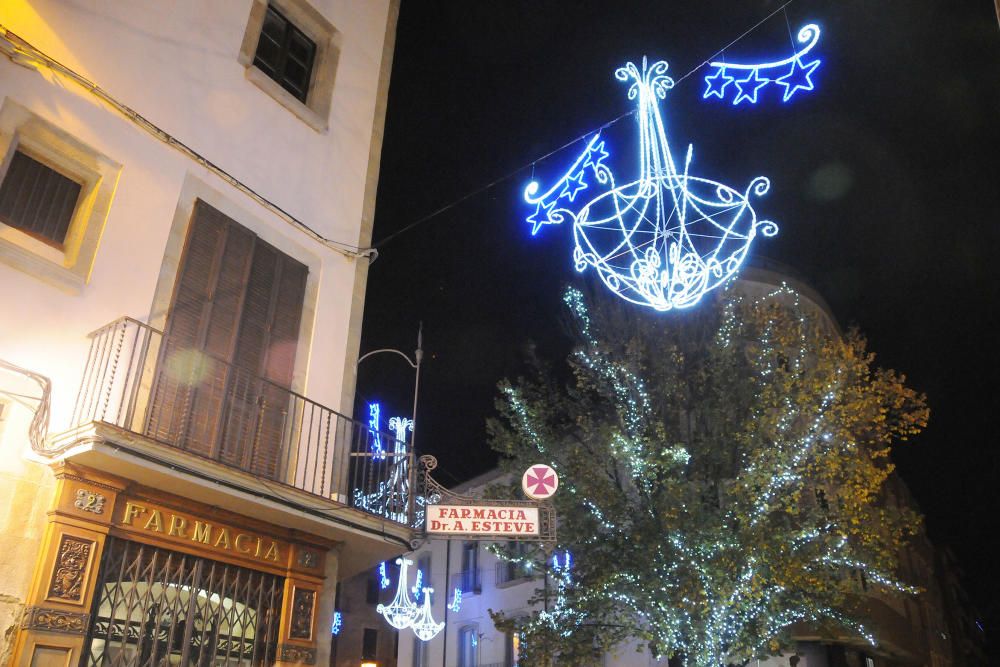 Una trentena de carrers encenen el Nadal