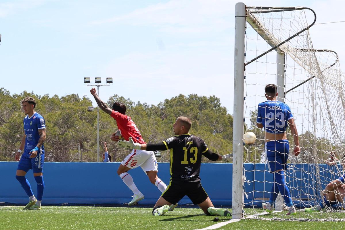 Imágenes del empate de la SD Ibiza ante el CE Andratx por 2-2 en Sant Rafel