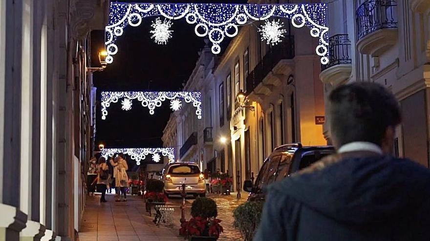 El alumbrado de la Navidad villera luce desde anoche. | | E.D.