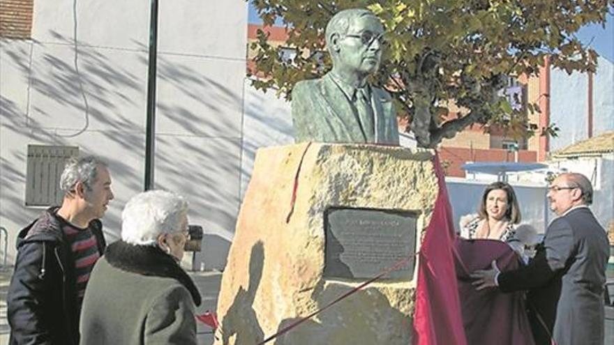 El ayuntamiento rinde homenaje al que fuera alcalde, Juan Sancho