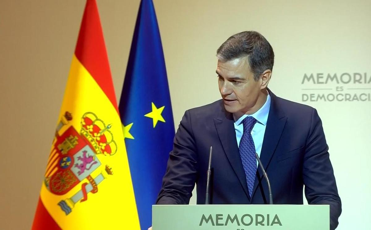 Pedro Sánchez interviene en el acto de recuerdo de las víctimas de la Guerra Civil y la dictadura, celebrado en Madrid.