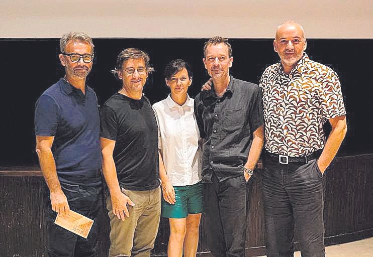 Biel Huguet junto a los arquitectos Emiliano López y Mónica Rivera, Stephen Bates y Biel March.