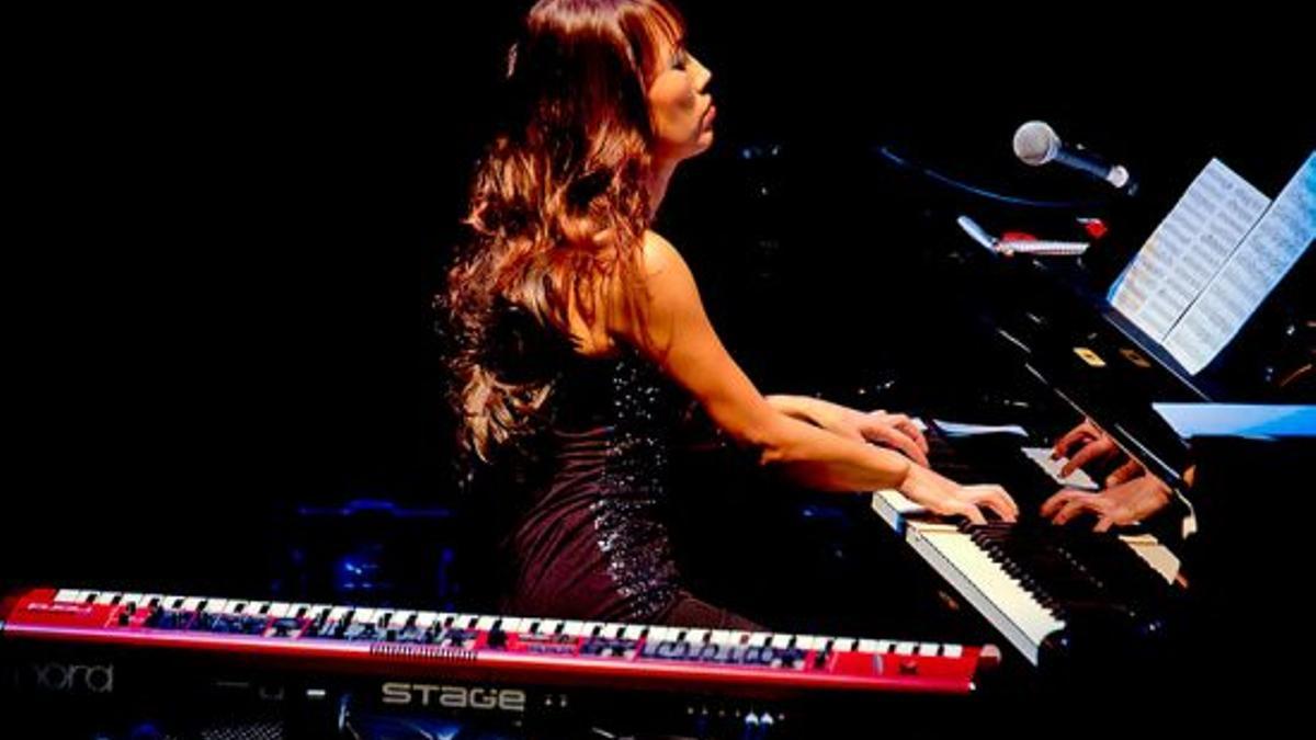 La pianista Satomi Morimoto en un concierto de la banda STFusion.