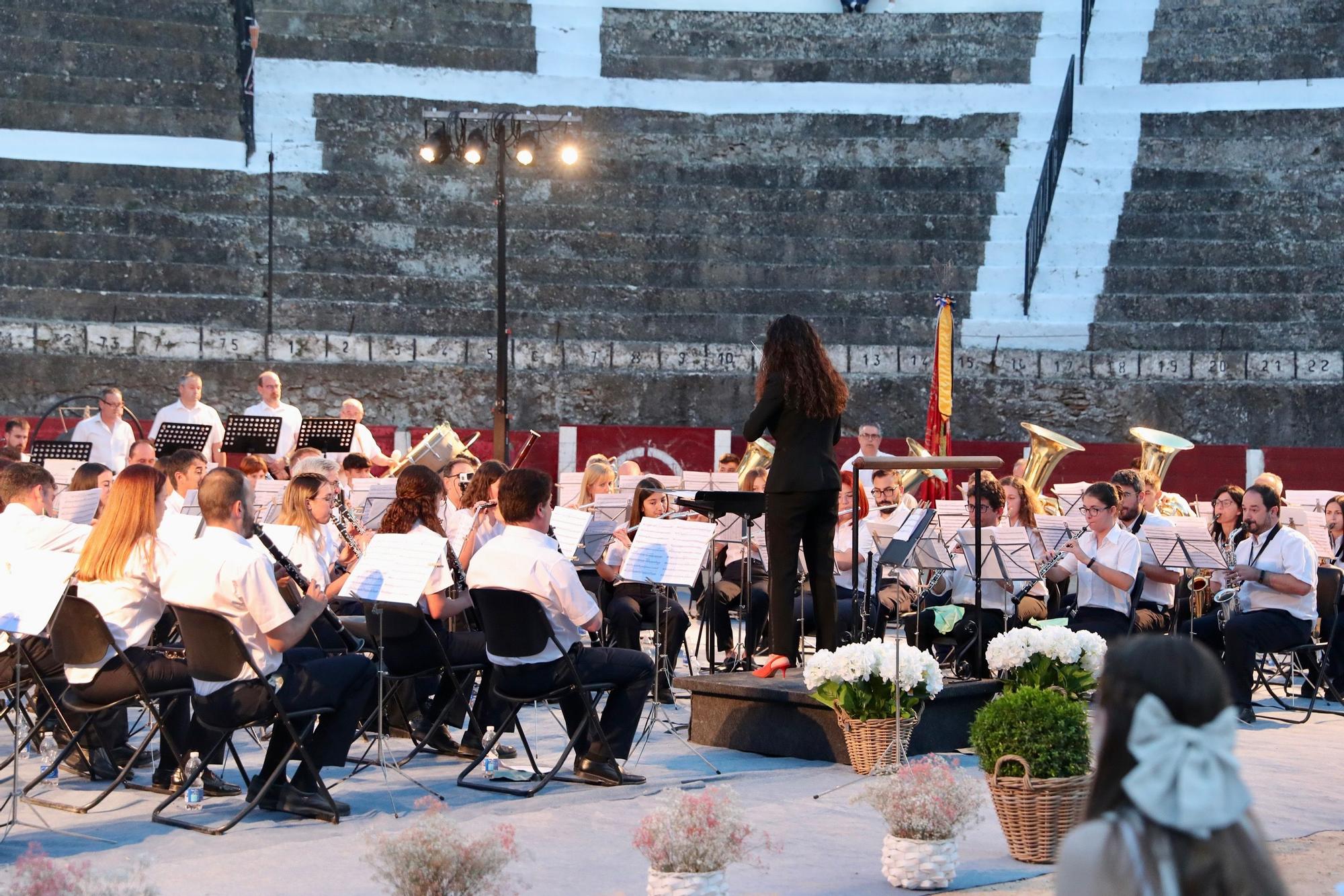 Bocairent recibe a Nerea y la corte a los sones de "Nerea"