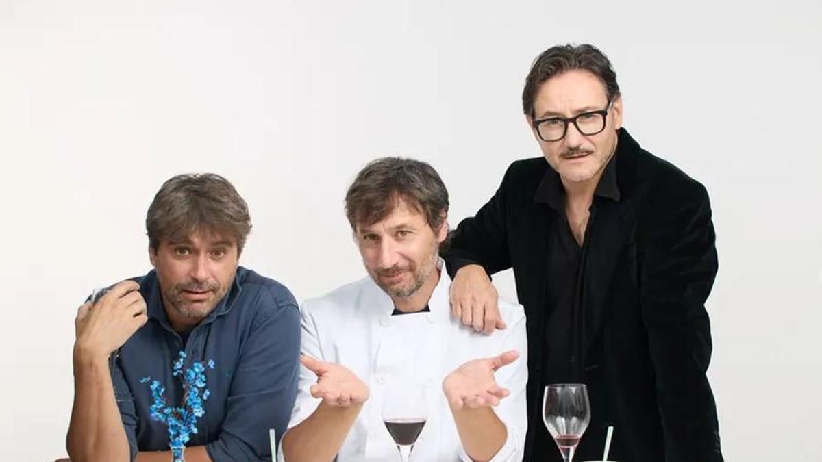 Carlos Santos (d) en una imagen promocional de 'Menú cerrado'
